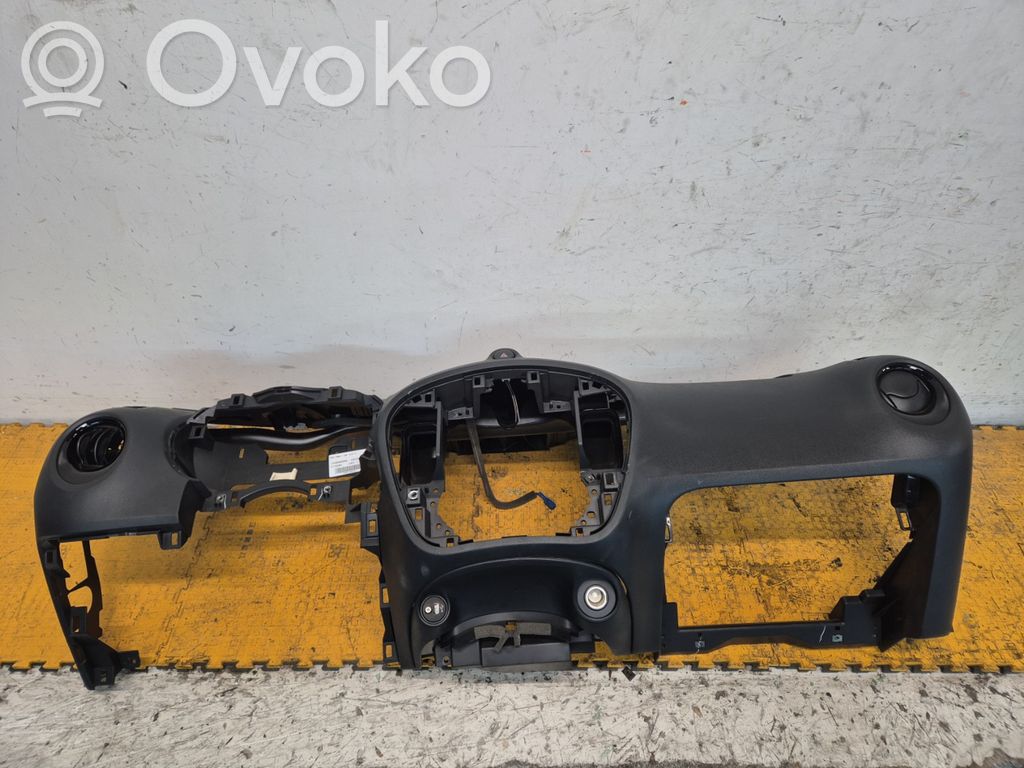 Nissan Juke I F15 Deska rozdzielcza 