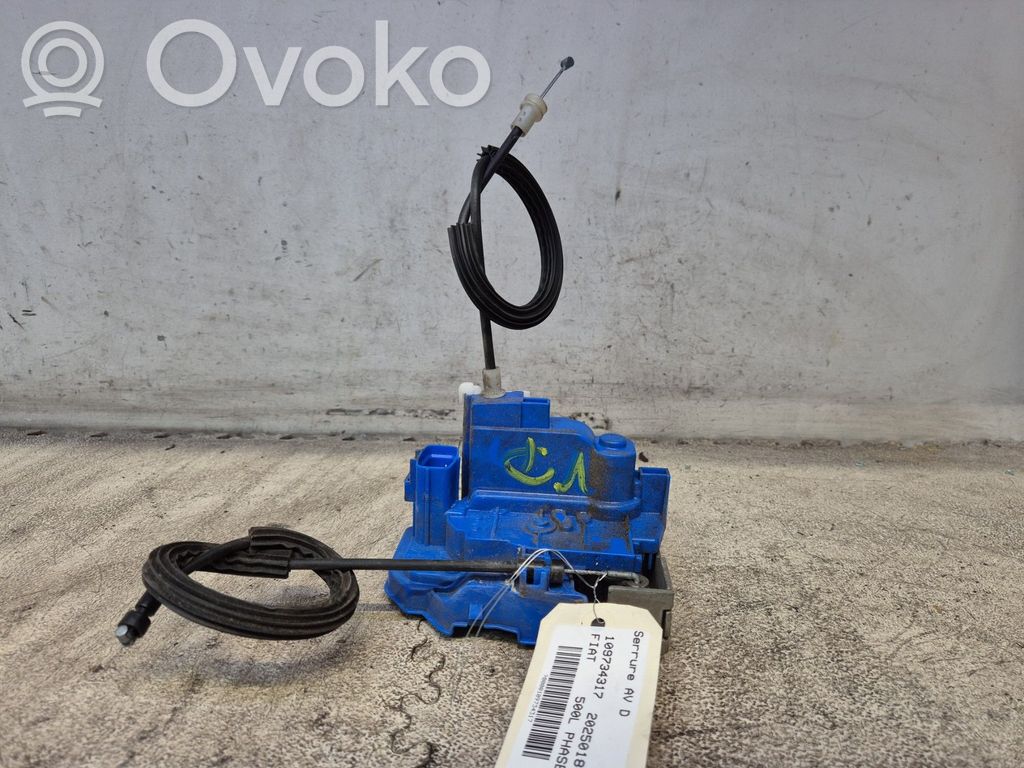 Fiat 500L Zamek drzwi przednich 
