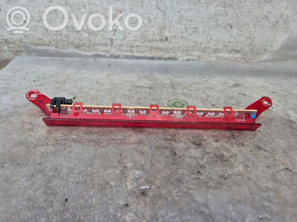 Kolmas/lisäjarruvalo   63256924673