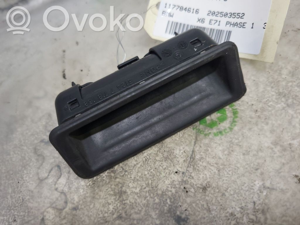 Interruptor para abrir la puerta trasera   51247118158