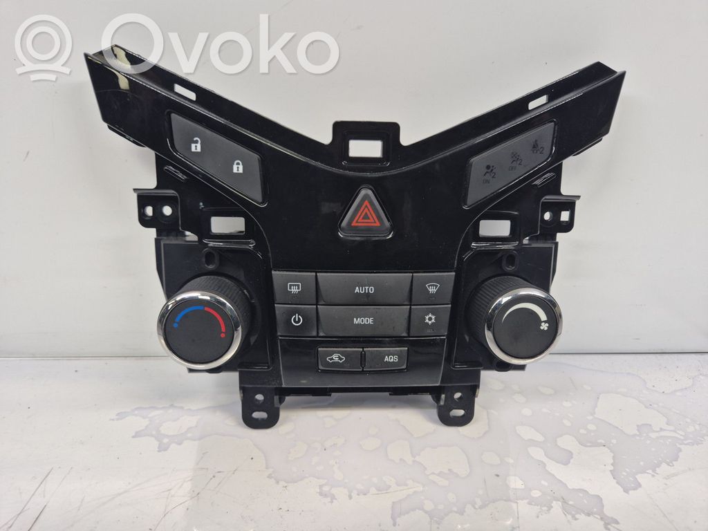 Chevrolet Cruze Climate control unit 