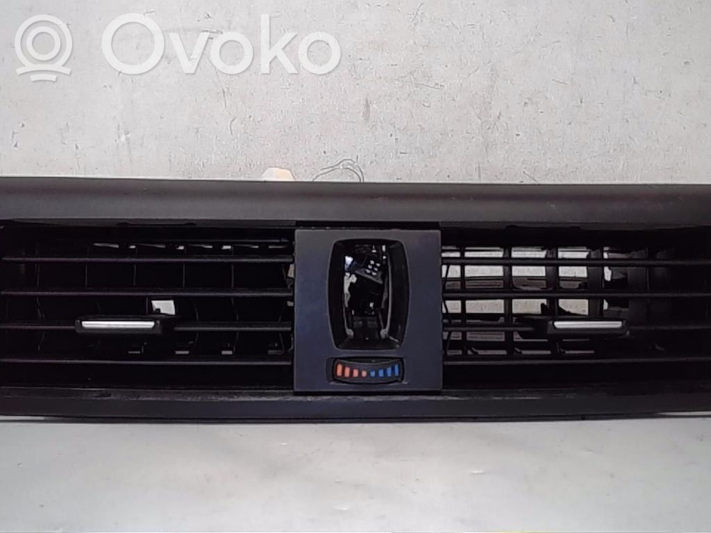 BMW 1 F20 F21 Dysze / Kratki środkowego nawiewu deski rozdzielczej 