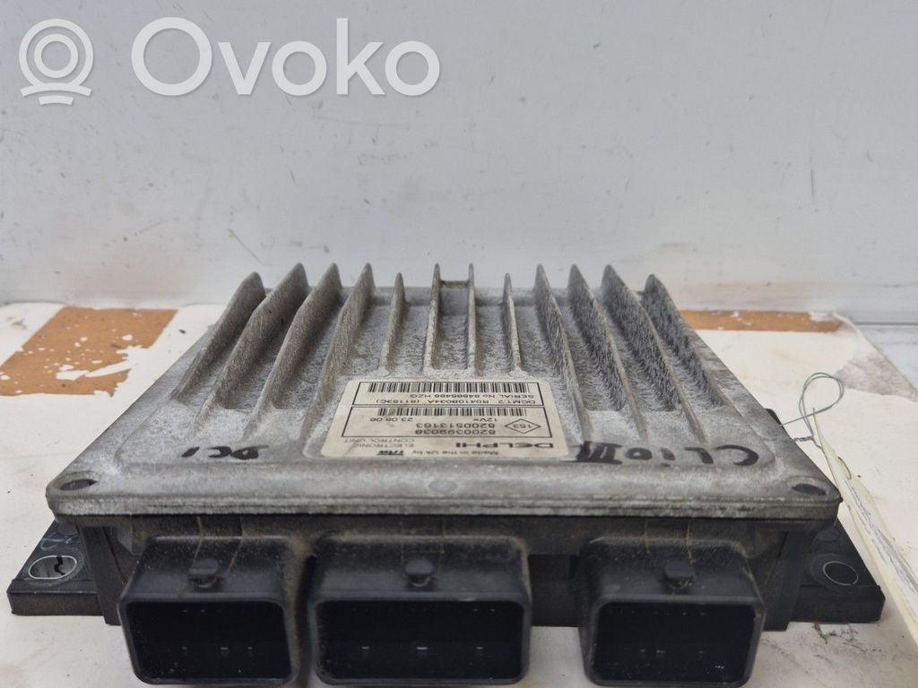 Renault Clio III Engine control unit/module 