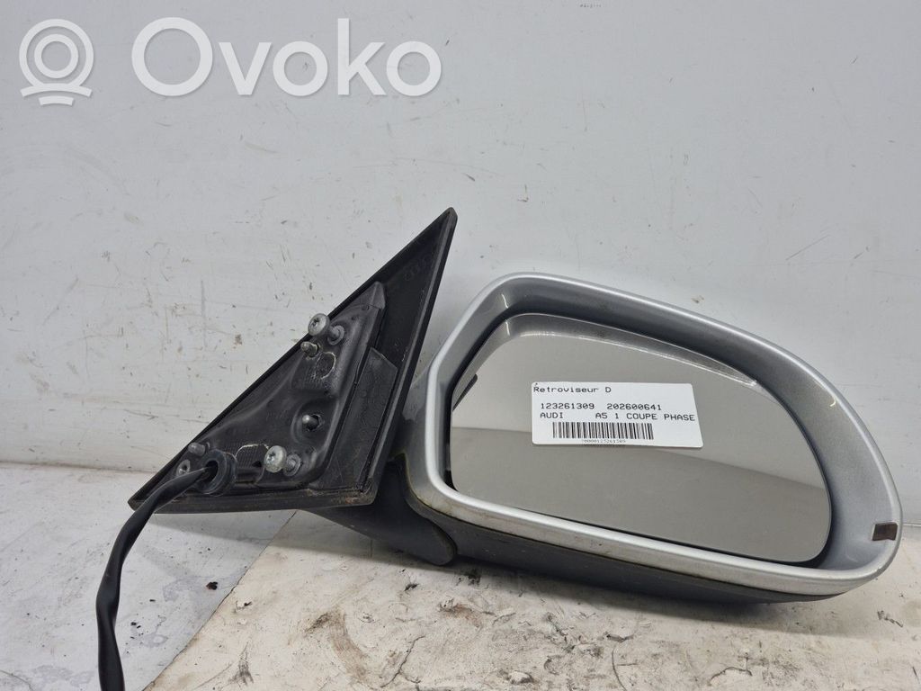 Audi A5 8T 8F Manualne lusterko boczne drzwi przednich 