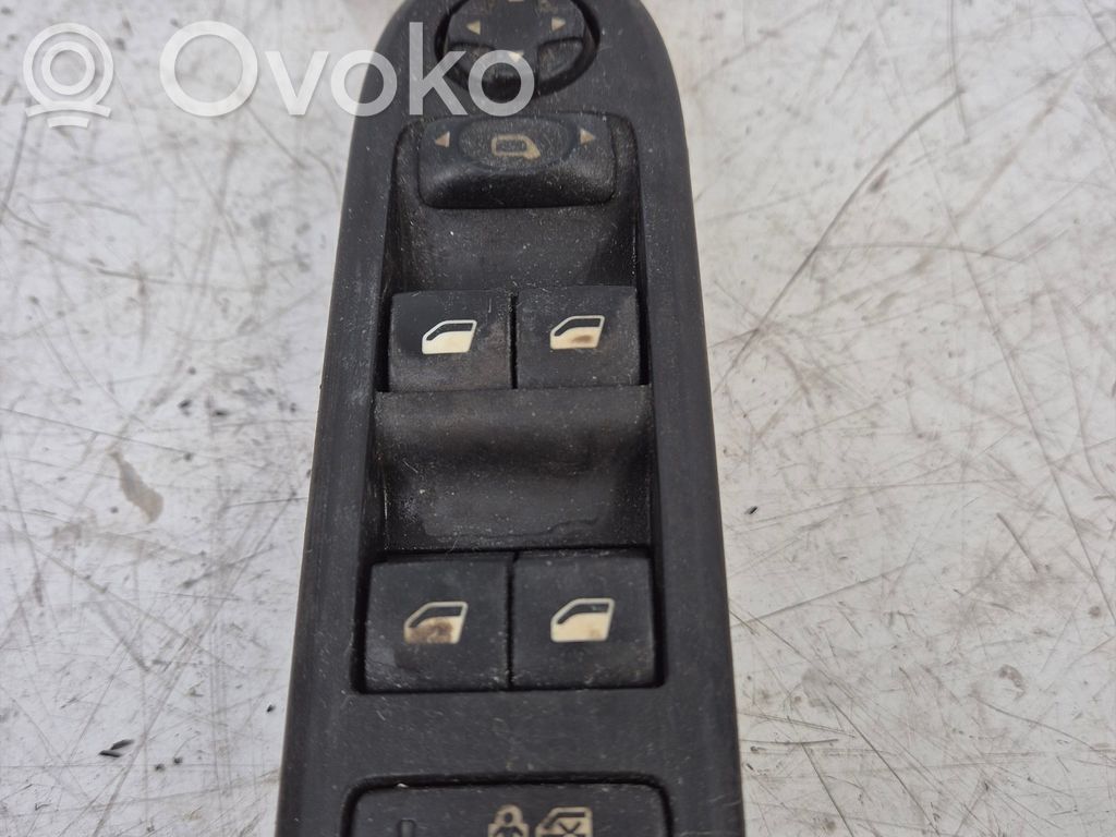 Peugeot 308 Electric window control switch 