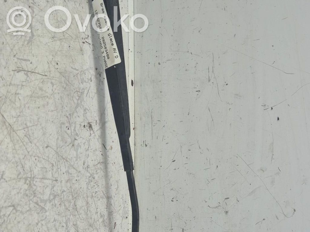 Renault Twingo III Etupyyhkimen sulan varsi