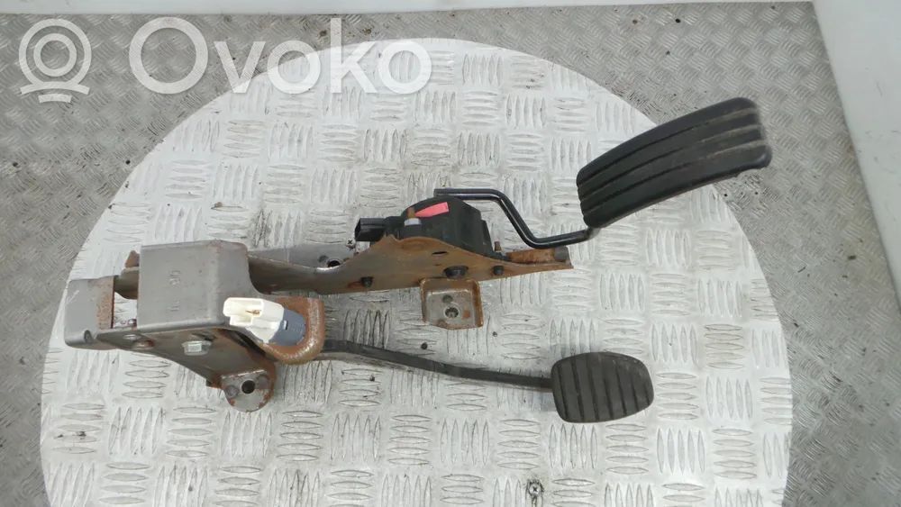 Renault Clio III Kaasupolkimen asentoanturi 