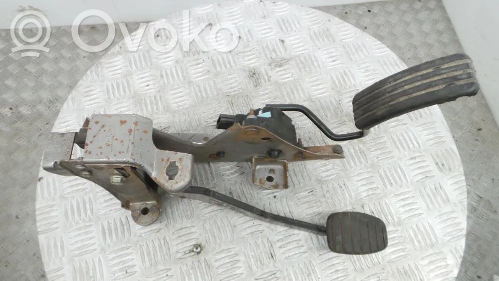 Renault Clio III Czujnik położenia pedału gazu / przyspieszenia 