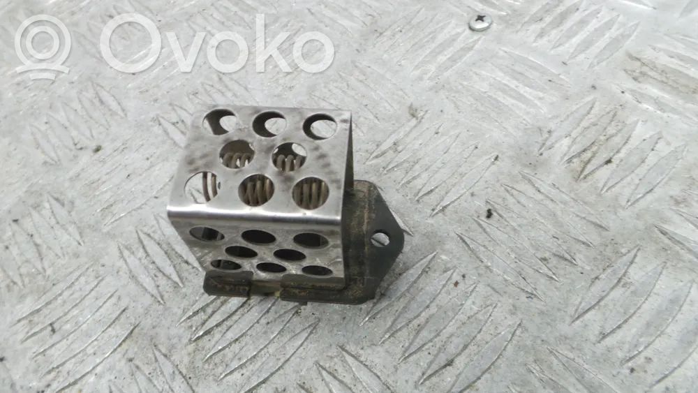Renault Clio III Lämpöpuhaltimen moottorin vastus 