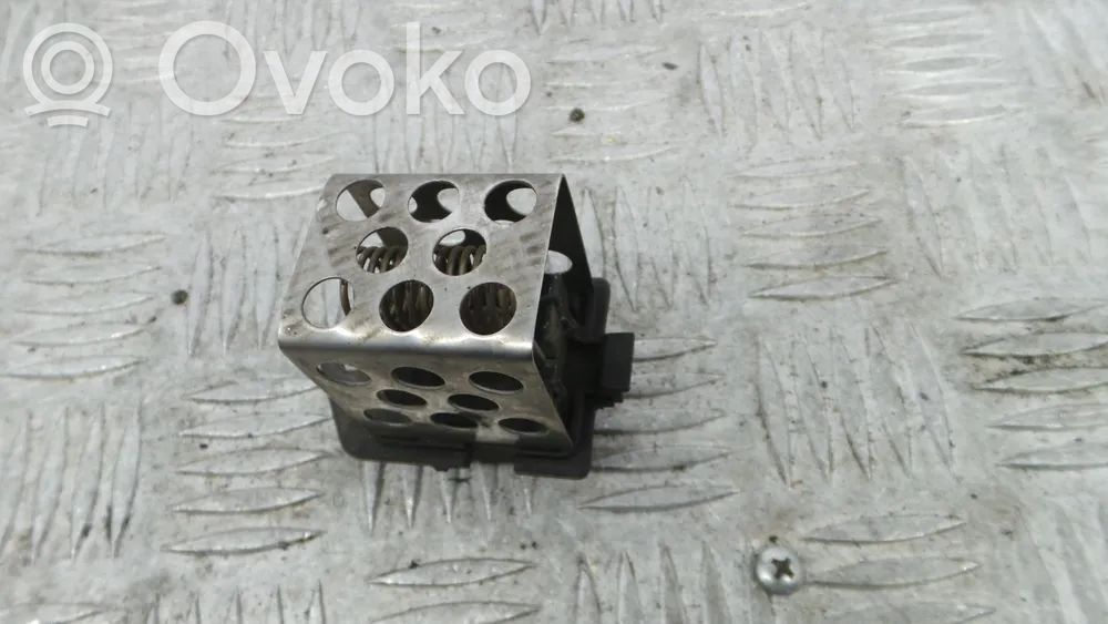 Renault Clio III Lämpöpuhaltimen moottorin vastus 
