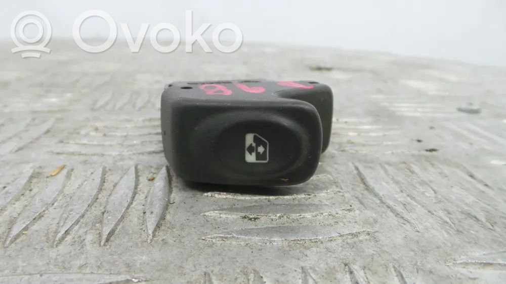 Renault Clio II Front door window switch trim 