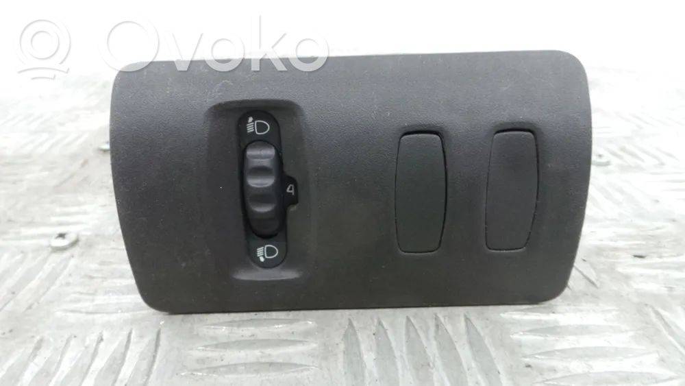 Renault Clio III Headlight level height control switch 