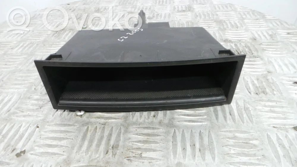 Mazda 2 Daiktadėžė bagažinėje 