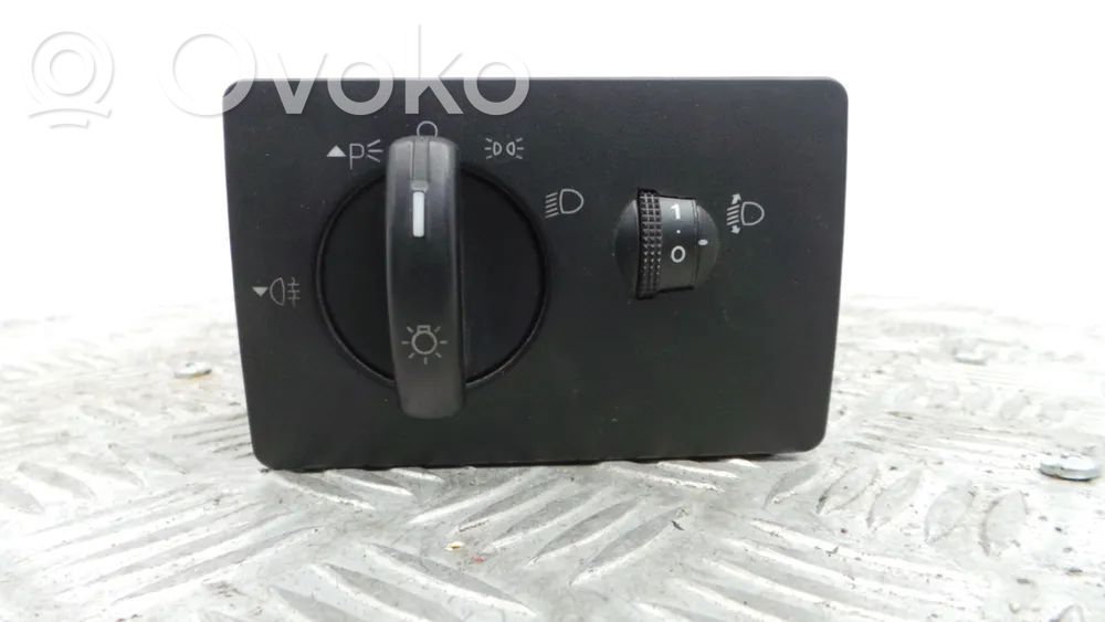 Interruptor de luz   4M5T13A024EA