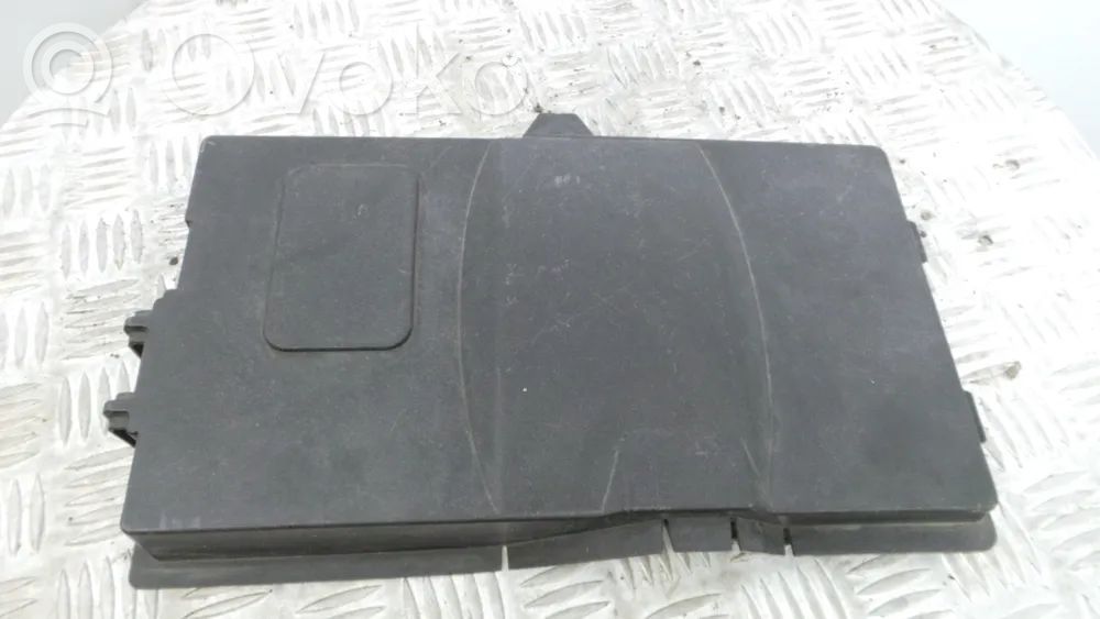 Ford Focus Pokrywa skrzynki akumulatora 