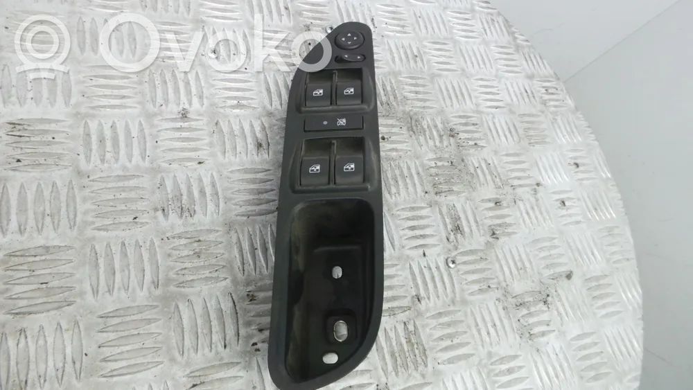 Seat Ateca Front door window switch trim 