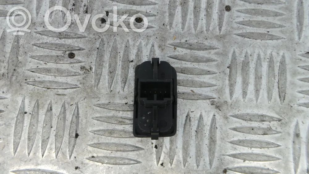 Central locking switch button   0665832