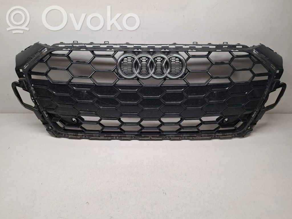 Audi A5 Grotelės viršutinės 