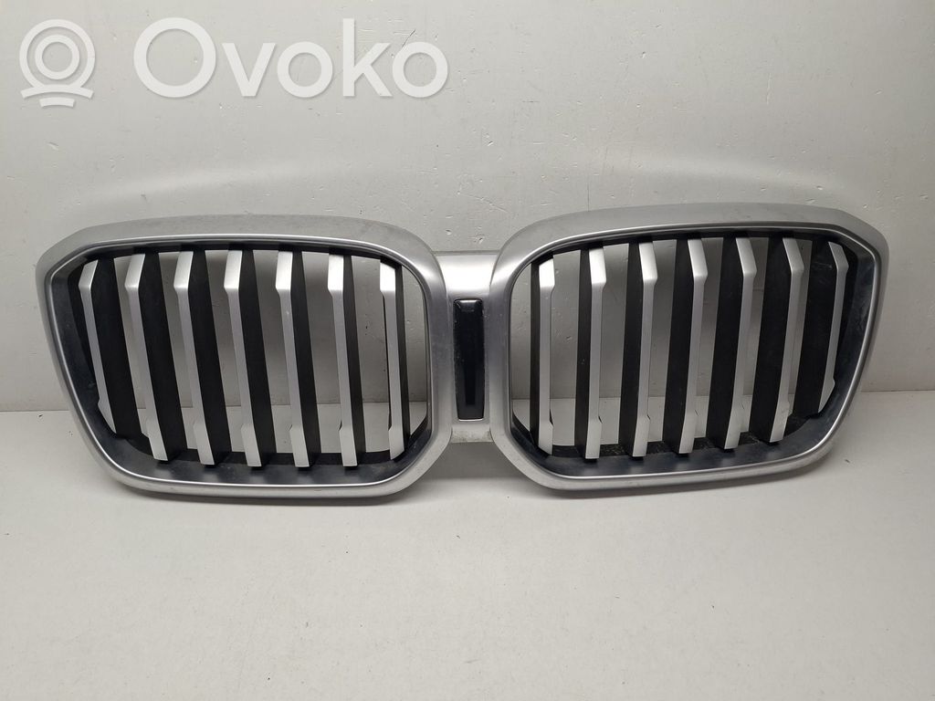 BMW X3 G01 Etupuskurin ylempi jäähdytinsäleikkö 