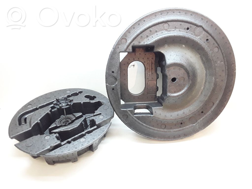 Volvo S80 Spare wheel mounting bracket 