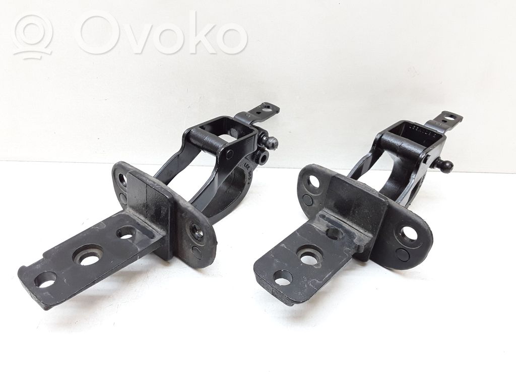 Volvo V70 Tailgate/trunk/boot hinge 