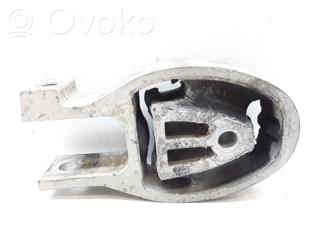 Volvo V70 Engine mount bracket 