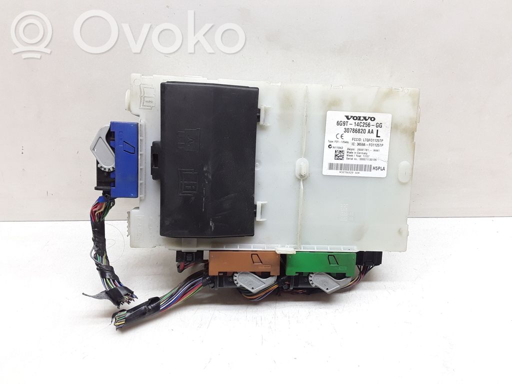 Volvo S80 Fuse module 