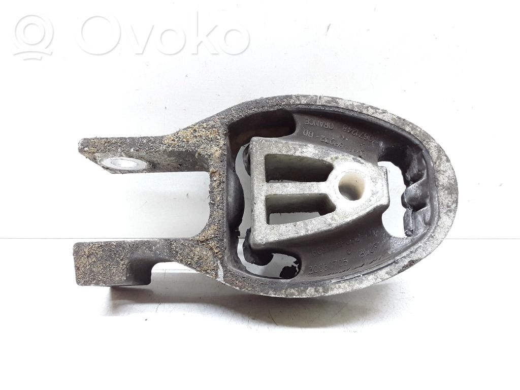 Volvo V70 Engine mount bracket 