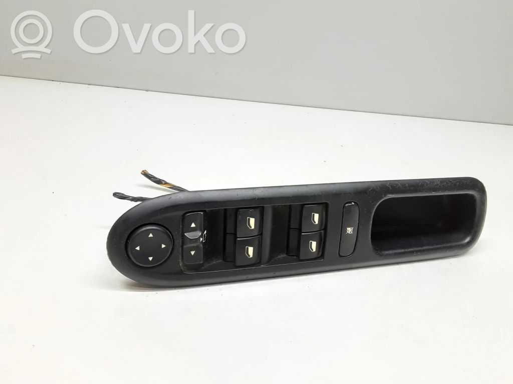 Peugeot 407 Electric window control switch 