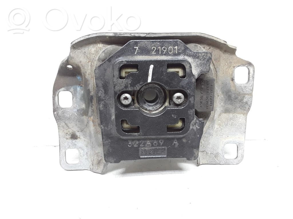 Volvo V40 Engine mount bracket 