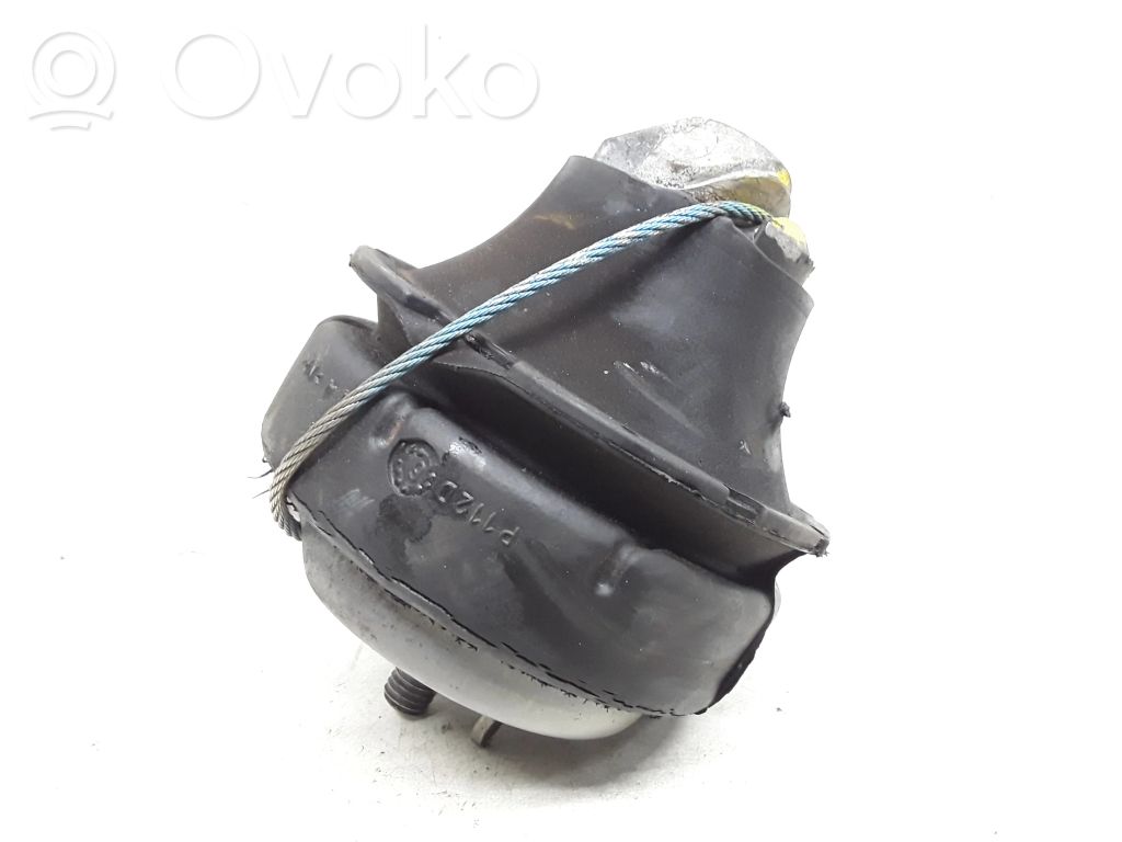 Volvo V40 Engine mount bracket 