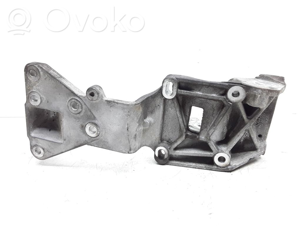 Volvo V50 Generator/alternator bracket 