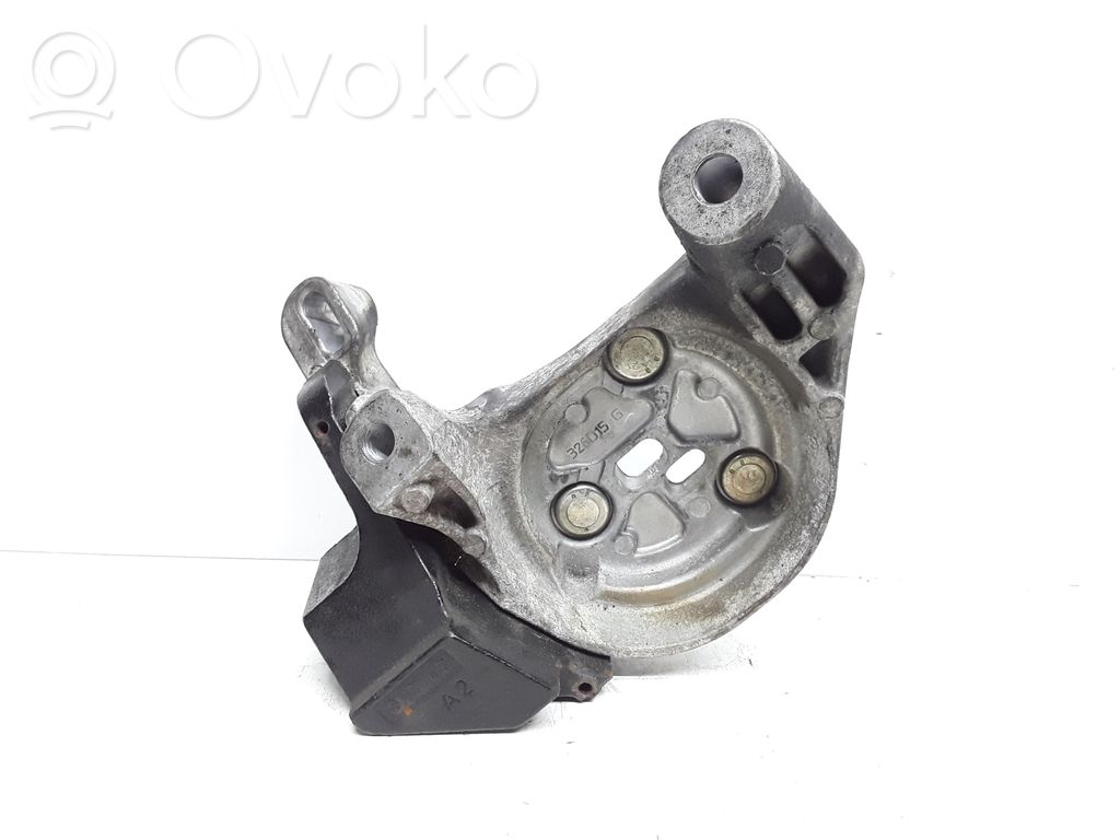 Volvo V50 Engine mounting bracket 