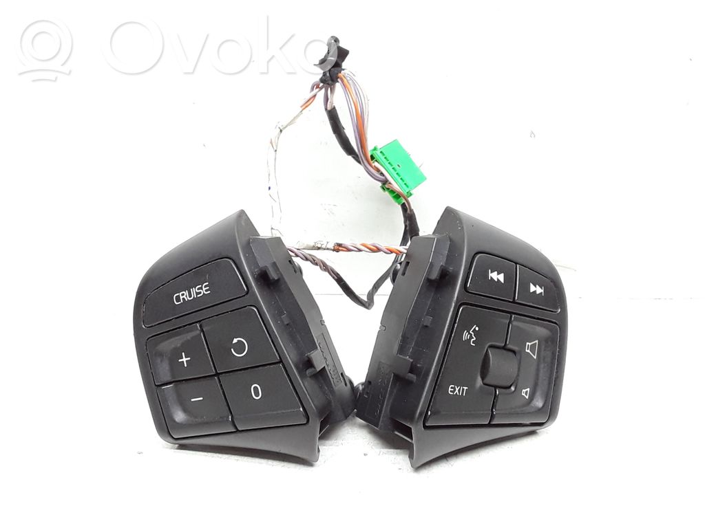 Volvo S80 Steering wheel buttons/switches 