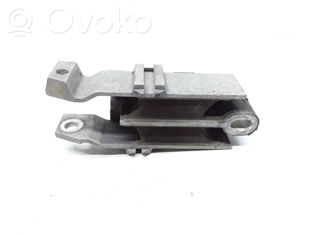 Volvo V70 Engine mount bracket 