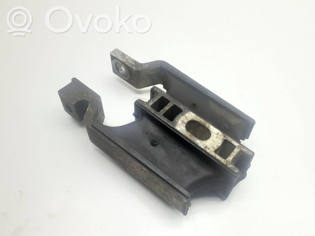 Volvo S90, V90 Engine mount bracket 