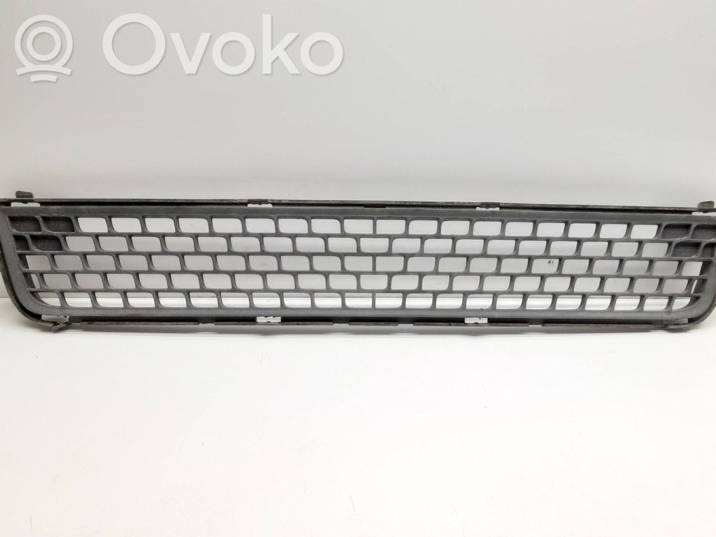Volvo V70 Front bumper lower grill 