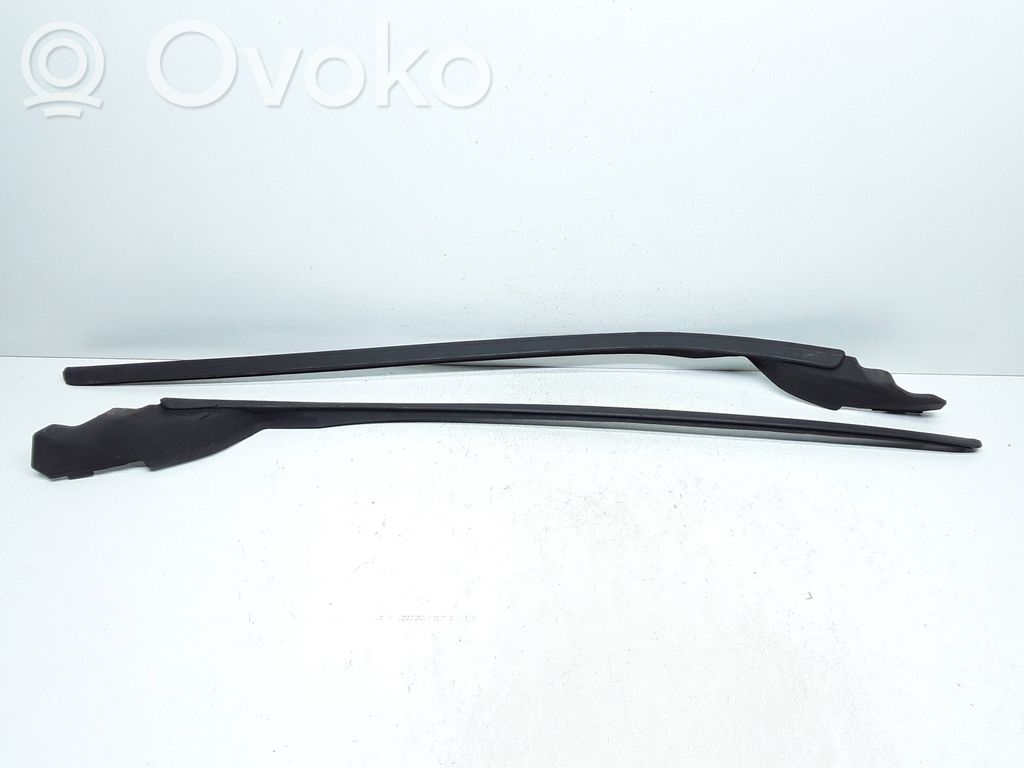 Windshield trim   31378573,31378572