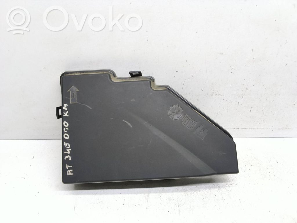 Volvo S90, V90 Sulakerasian kansi 