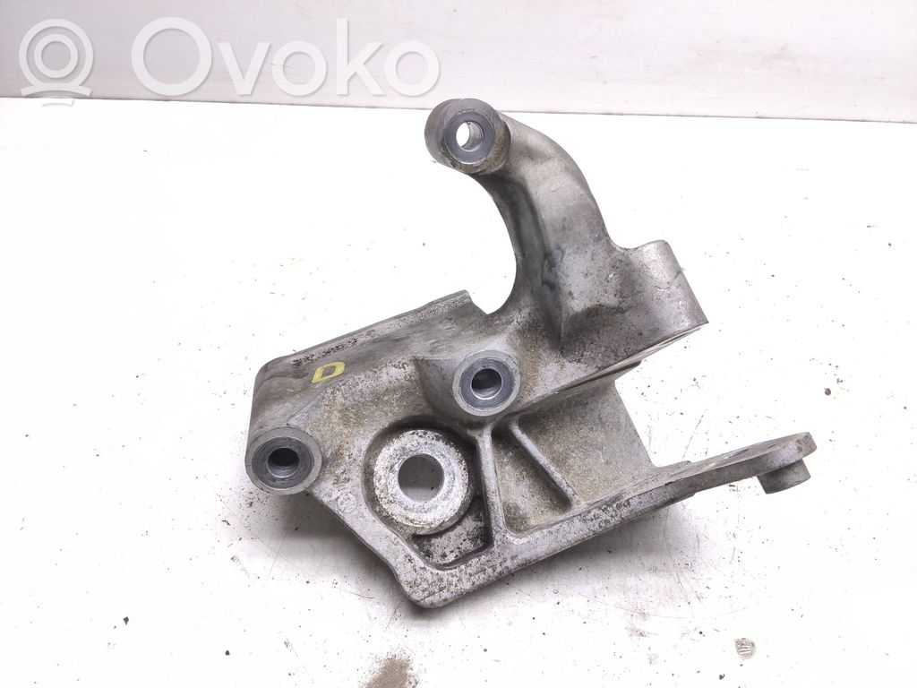 Engine mounting bracket   31430490