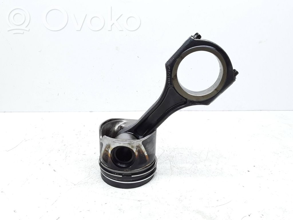 Mercedes-Benz E C207 W207 Piston avec bielle