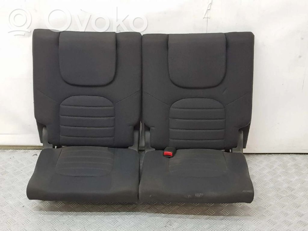 Nissan Pathfinder R51 Kolmannen istuinrivin istuimet 