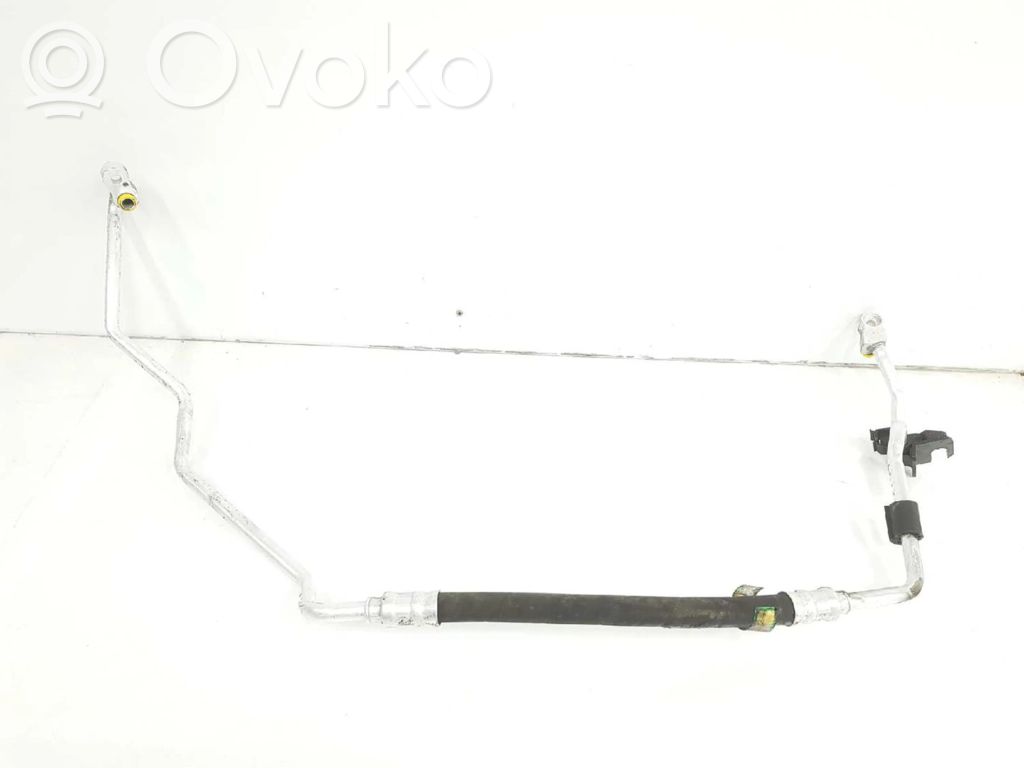 BMW 1 E81 E87 Ilmastointilaitteen putki (A/C) 