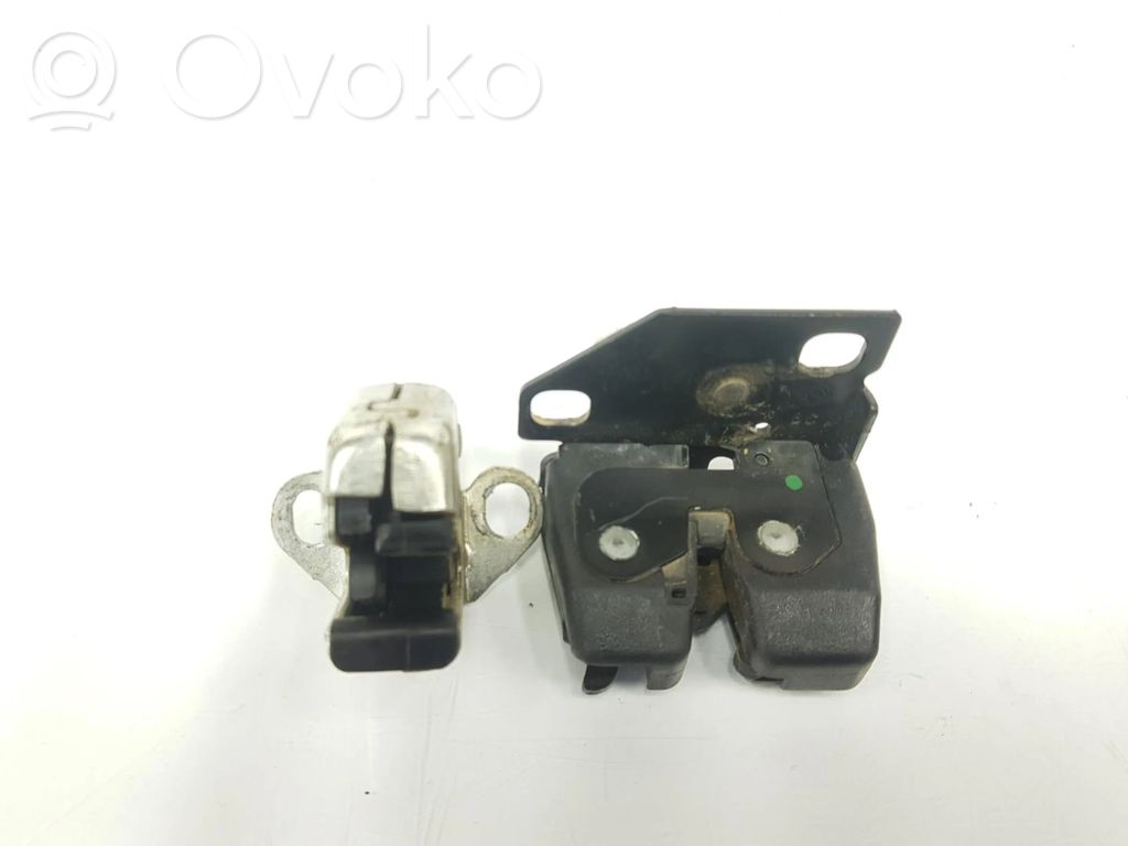 Opel Combo D Rear door lock 