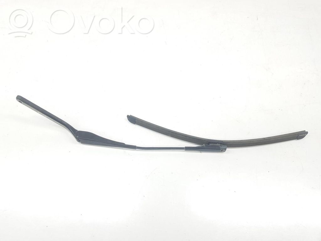 BMW 1 E81 E87 Front wiper blade arm 