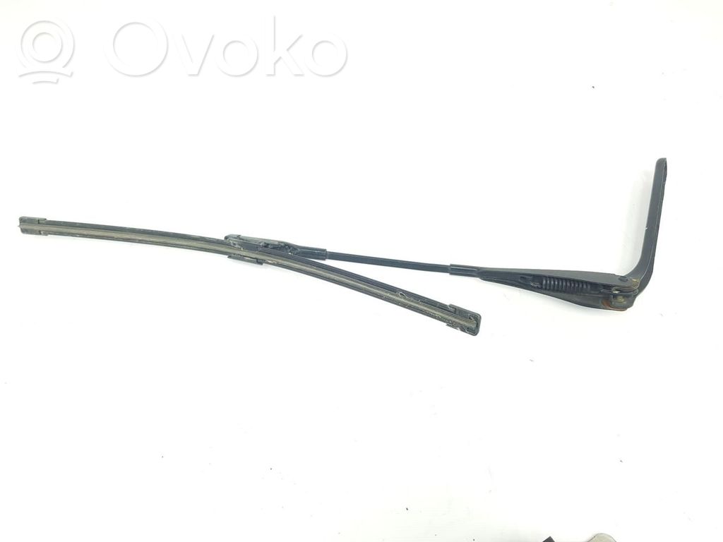 BMW 1 E81 E87 Front wiper blade arm 