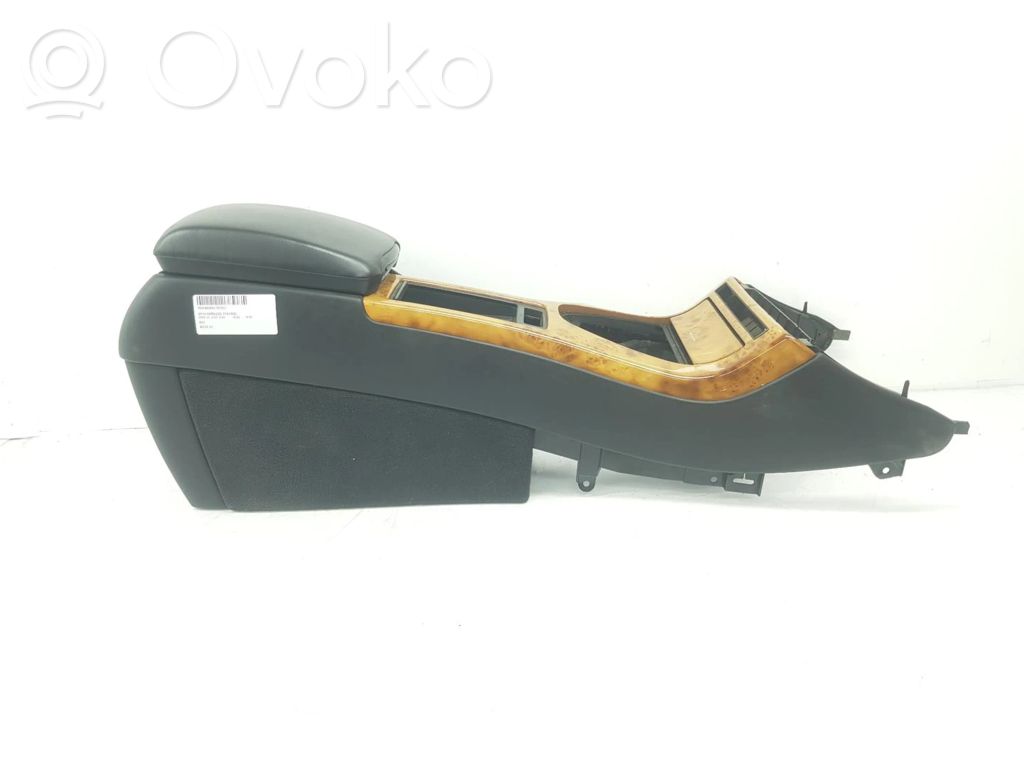 Armrest   8402933,51168263733
