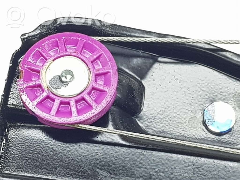 BMW 2 F46 Macara geam spate manuală