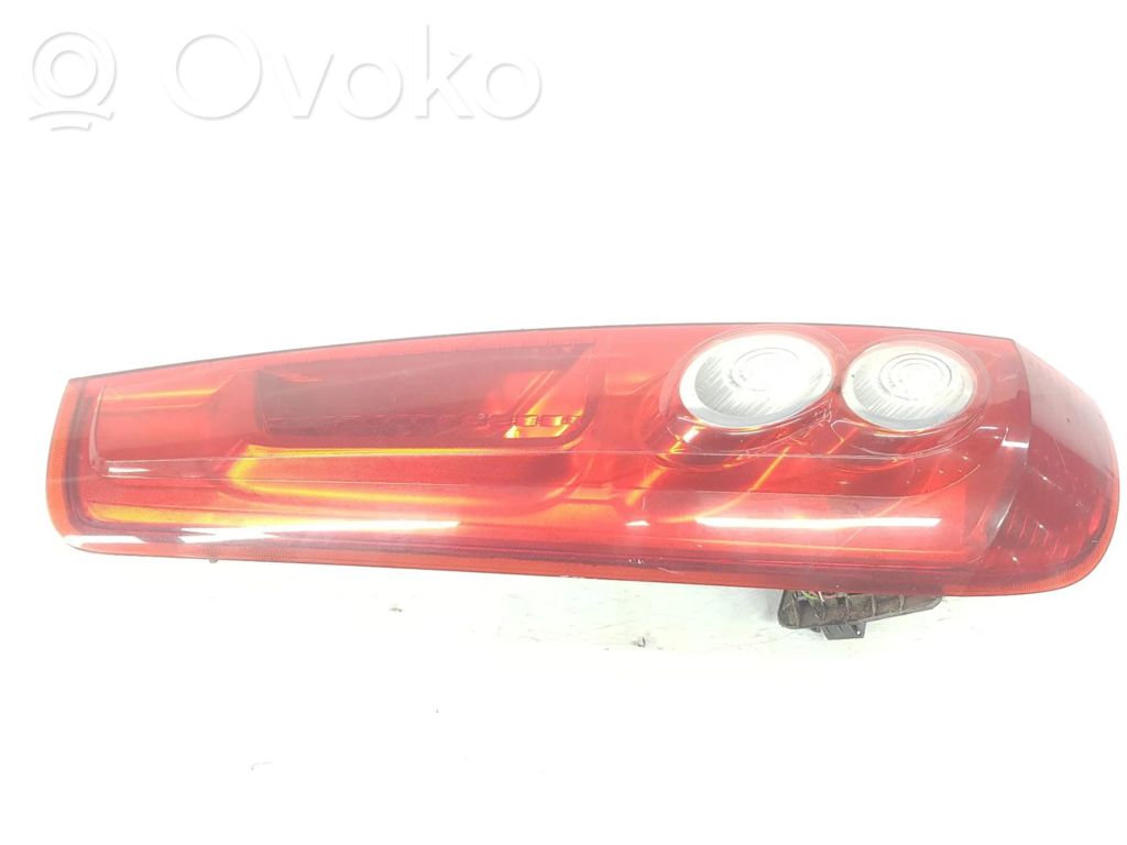 Ford Fiesta Aizmugurējais lukturis virsbūvē 