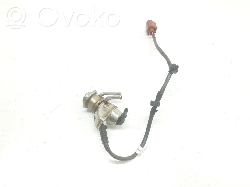 Volkswagen Golf VII Injector combustibil 